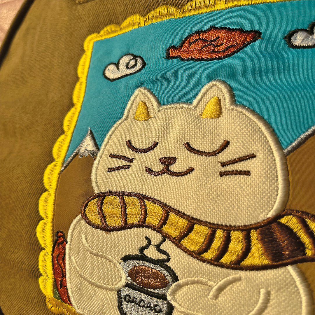 Circular totebag: "Cat in the mountain"