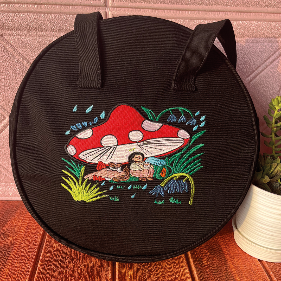 Circular totebag: "Magic Mushroom"